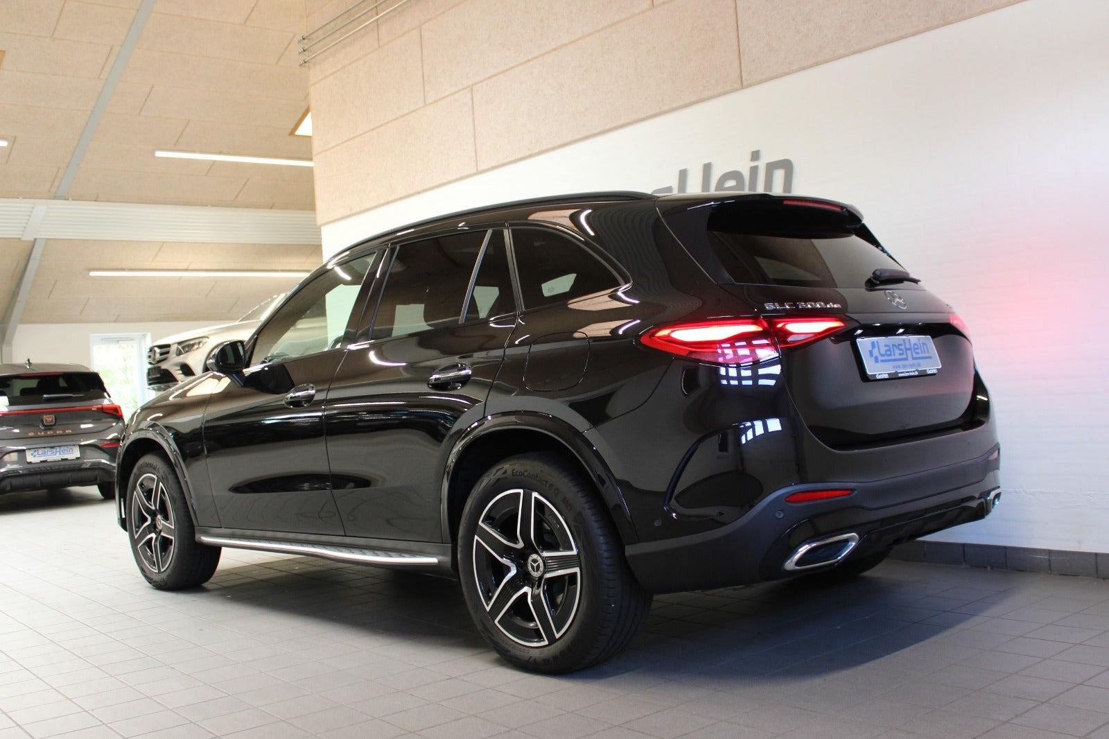 Sort Mercedes GLC300 de fra 2023