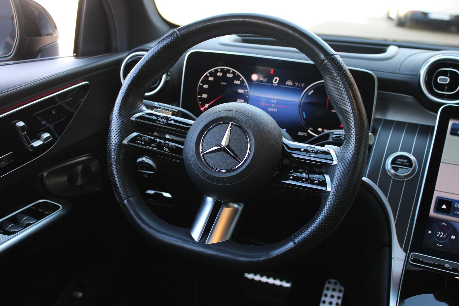 Sort Mercedes GLC300 de fra 2023