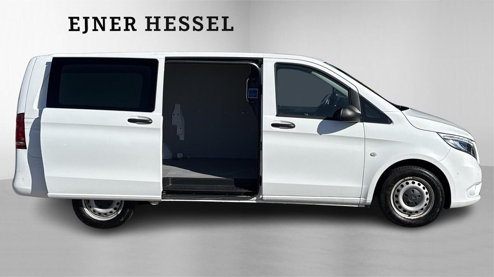 Hvid Mercedes Vito 114 fra 2022