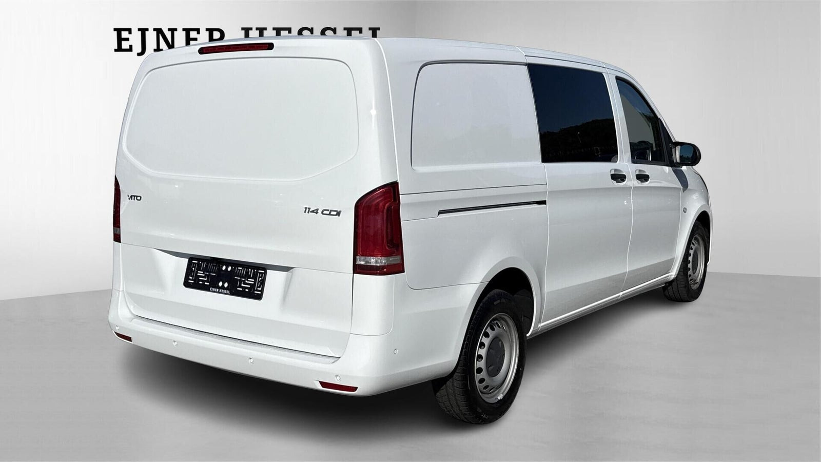 Hvid Mercedes Vito 114 fra 2022