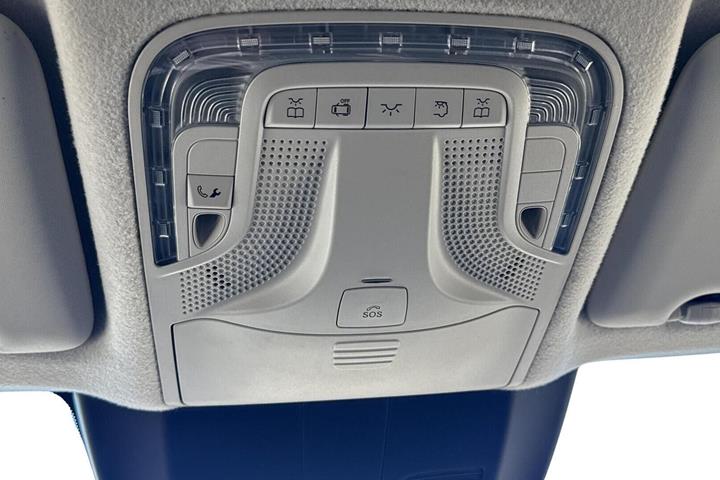 Hvid Mercedes Vito 114 fra 2022