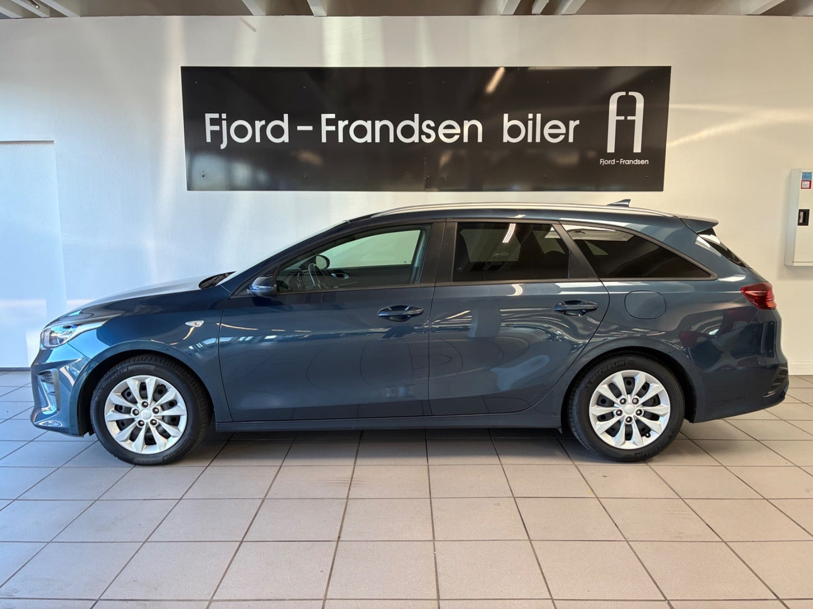 Blå Kia Ceed fra 2019