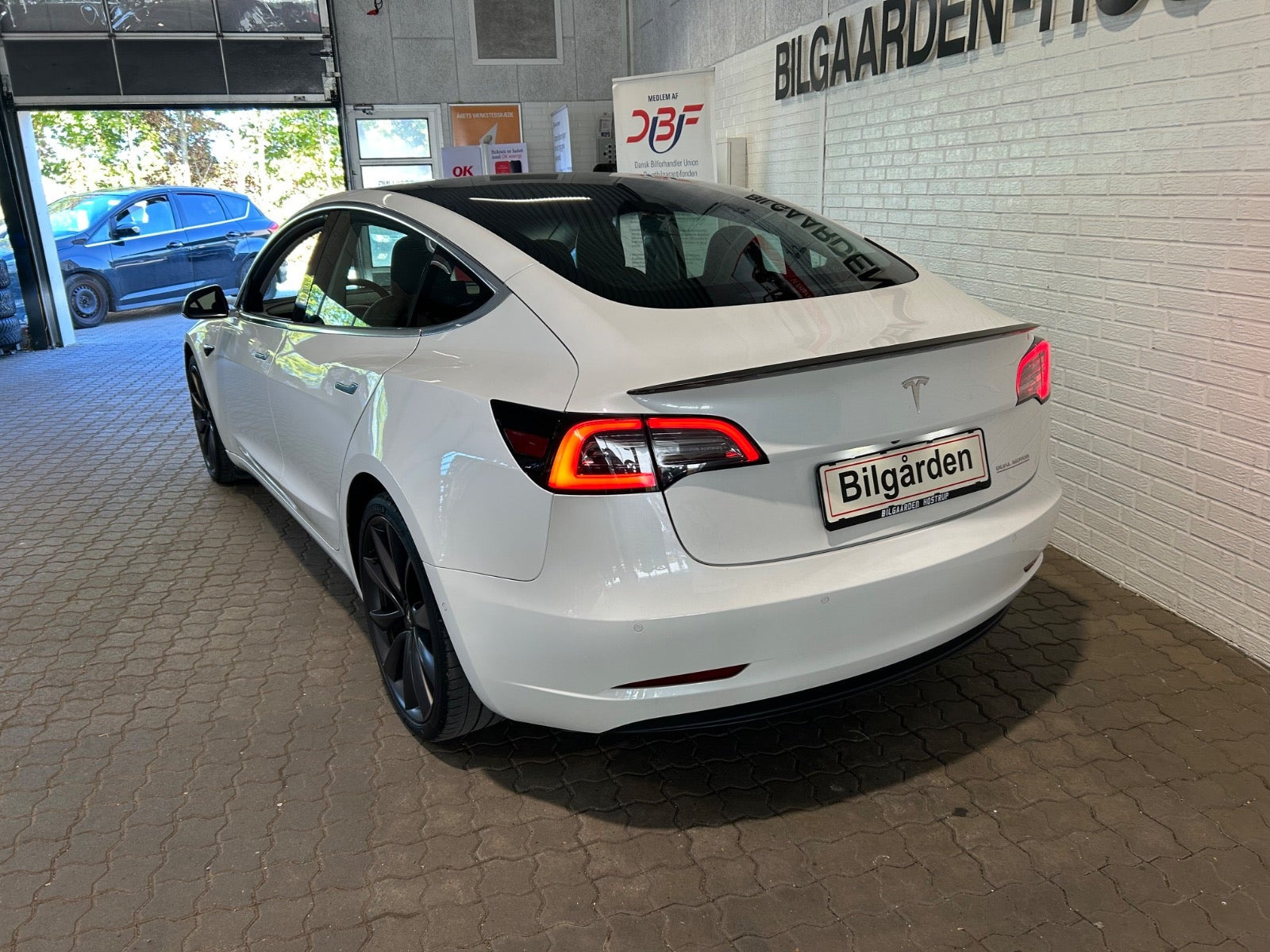 Hvid Tesla Model 3 fra 2020