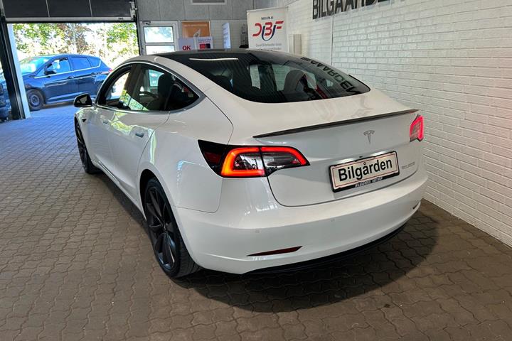 Hvid Tesla Model 3 fra 2020
