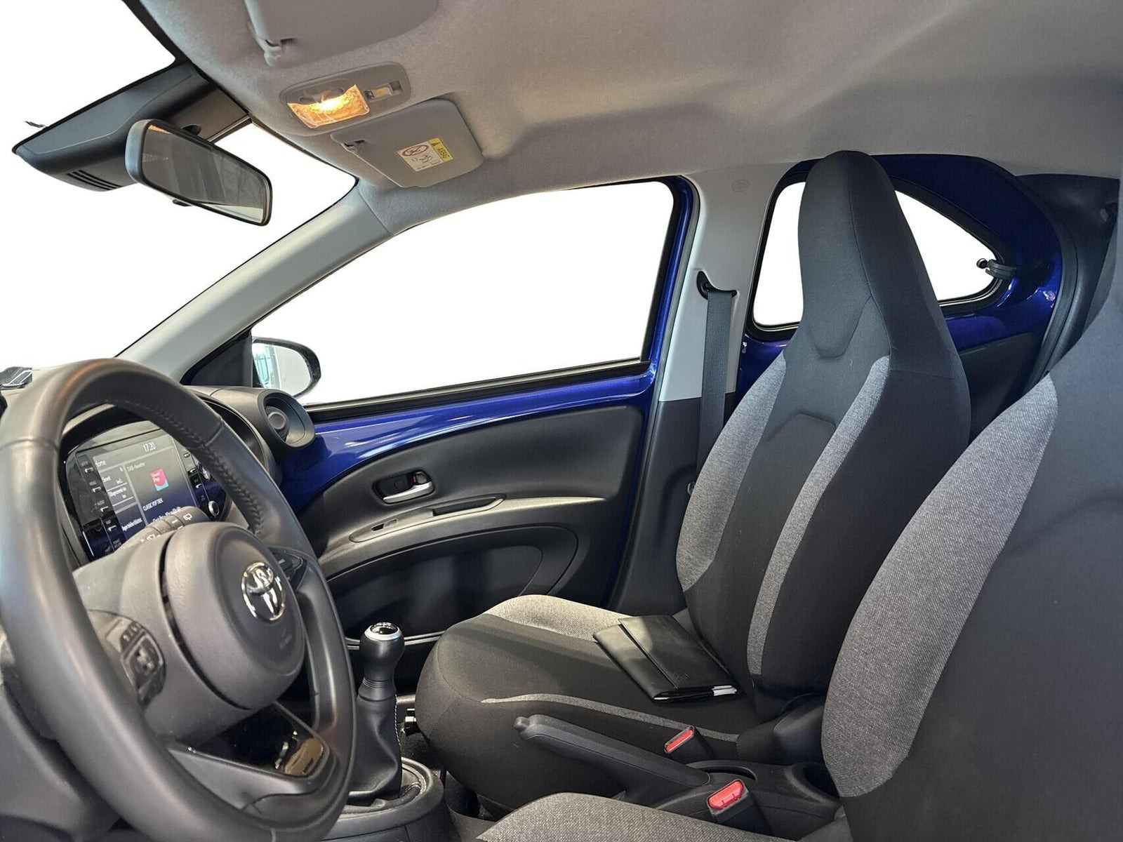 Blå Toyota Aygo X fra 2023