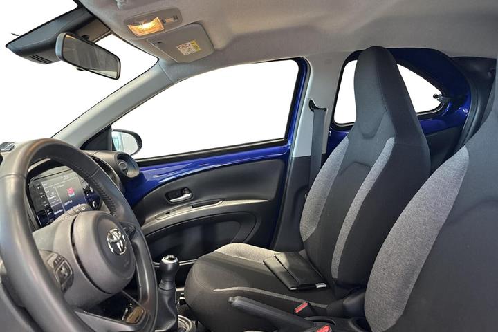 Blå Toyota Aygo X fra 2023