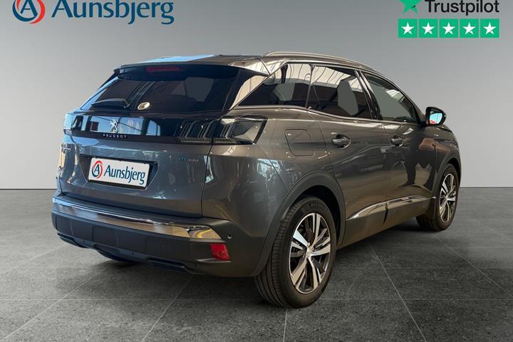 Grå Peugeot 3008 fra 2021