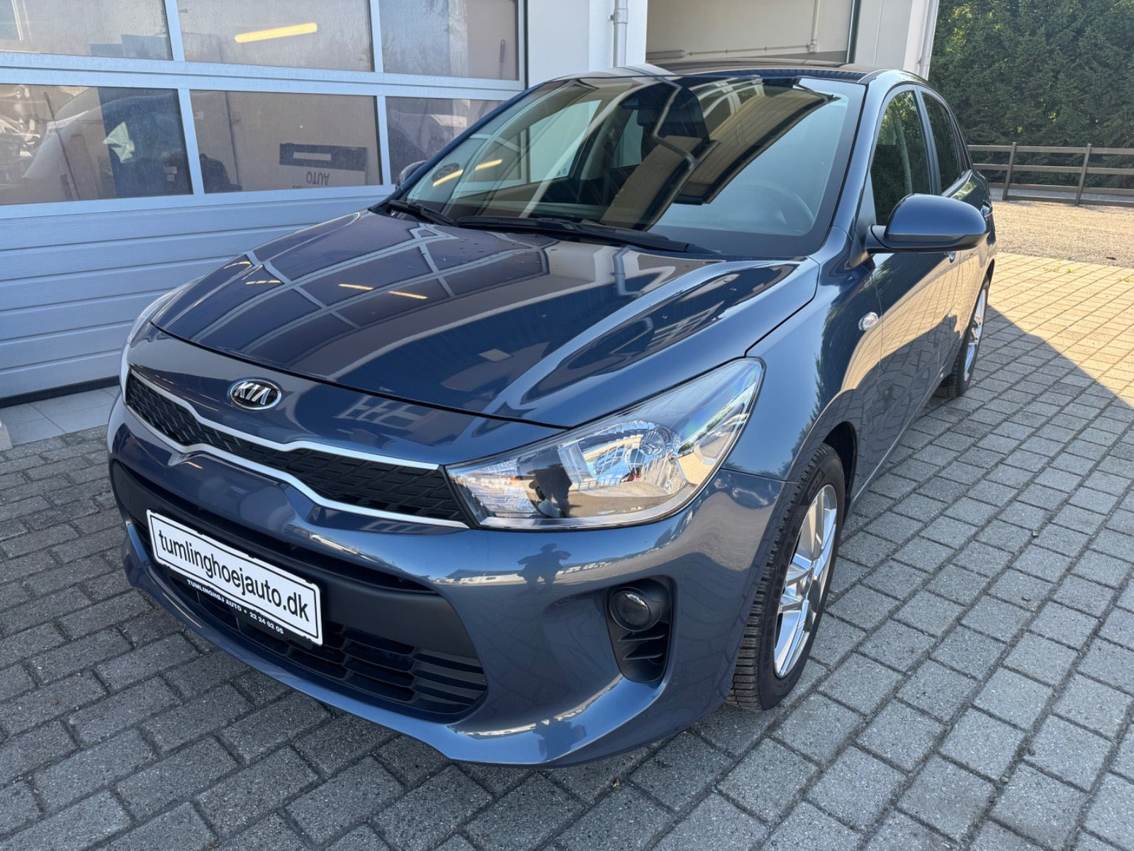Blå Kia Rio fra 2017