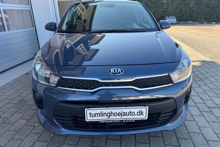 Blå Kia Rio fra 2017