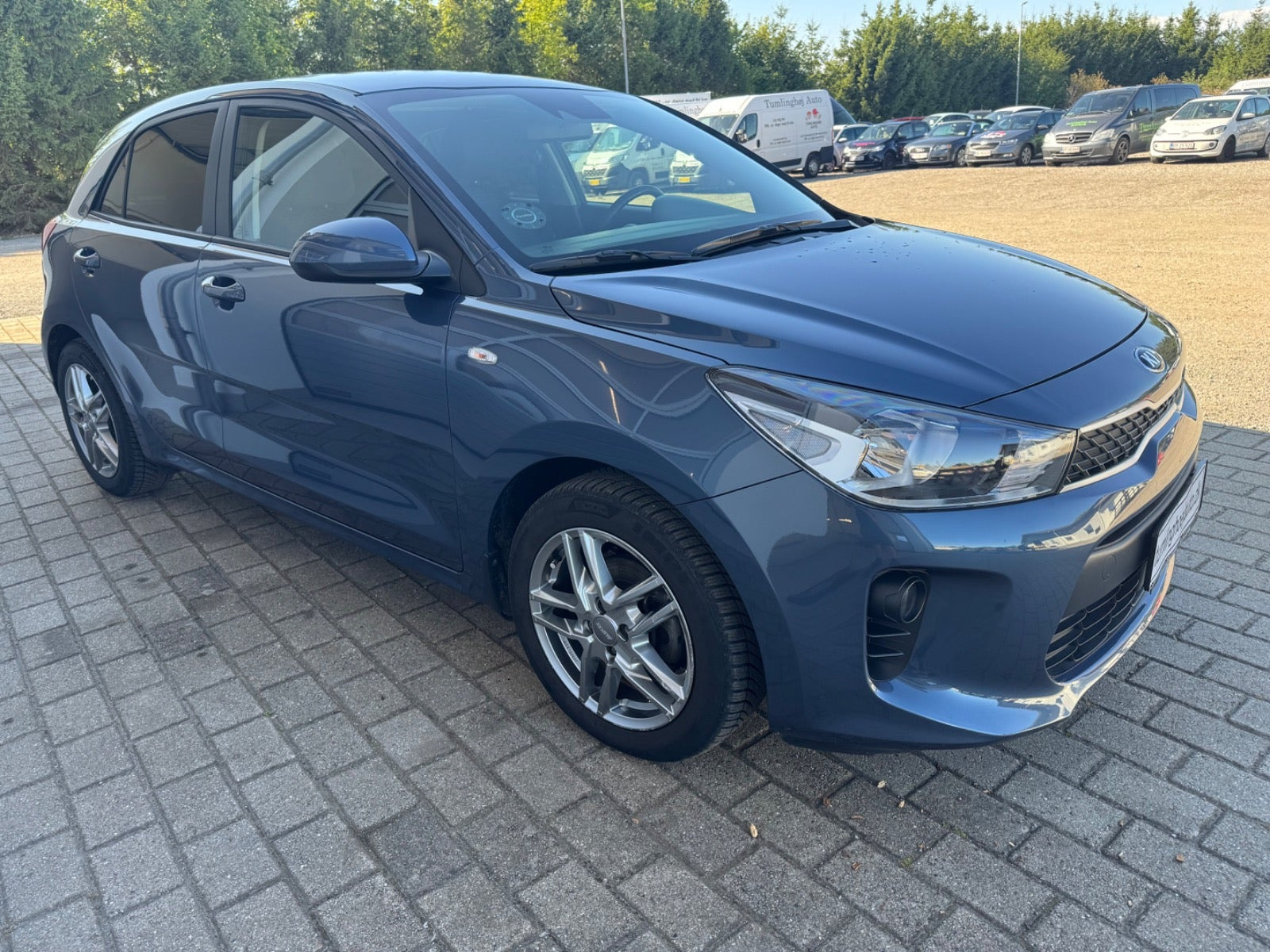 Blå Kia Rio fra 2017