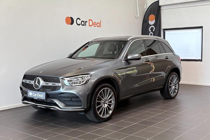 Grå Mercedes GLC300 e fra 2021