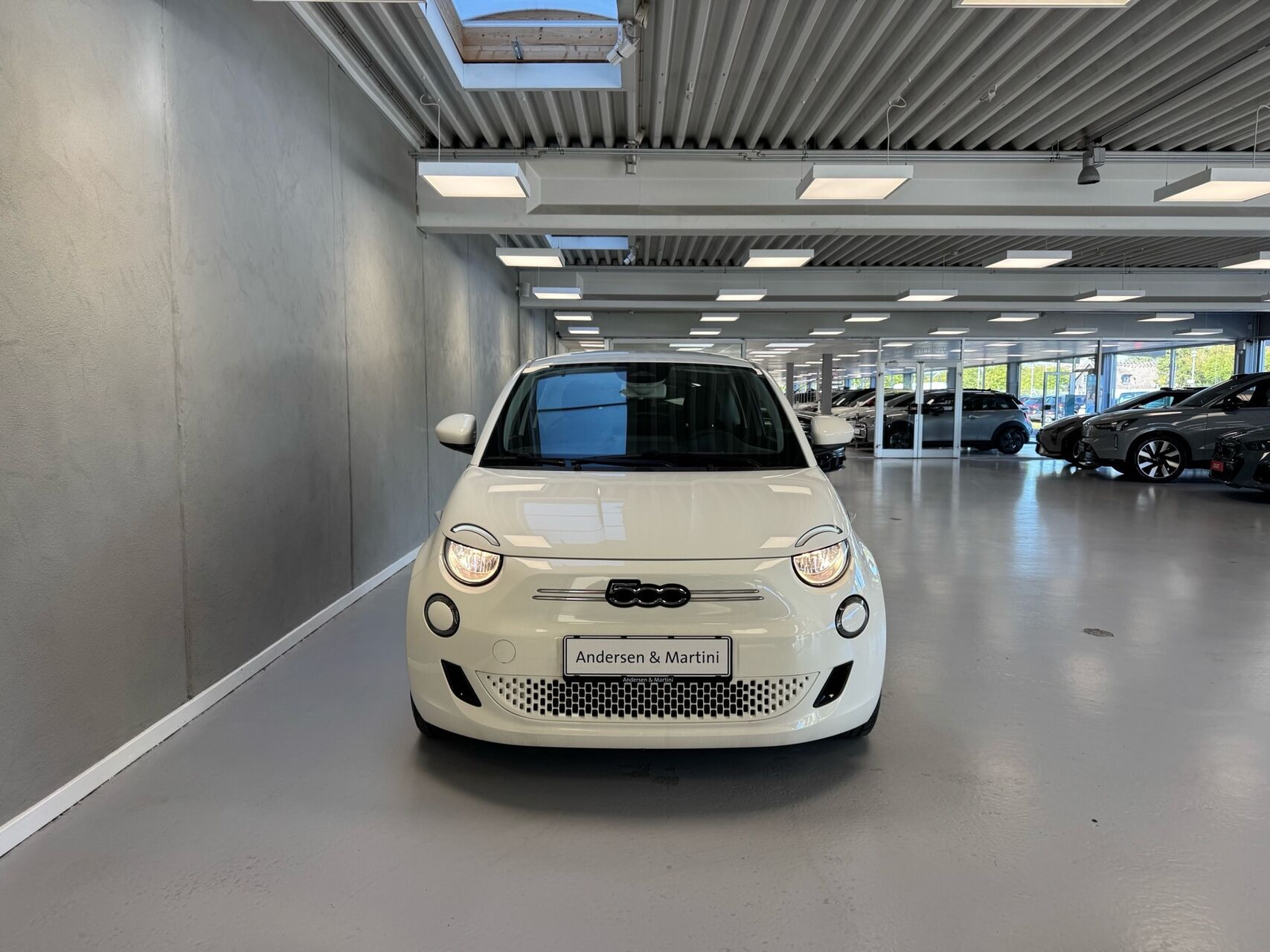 Hvid Fiat 500e fra 2023