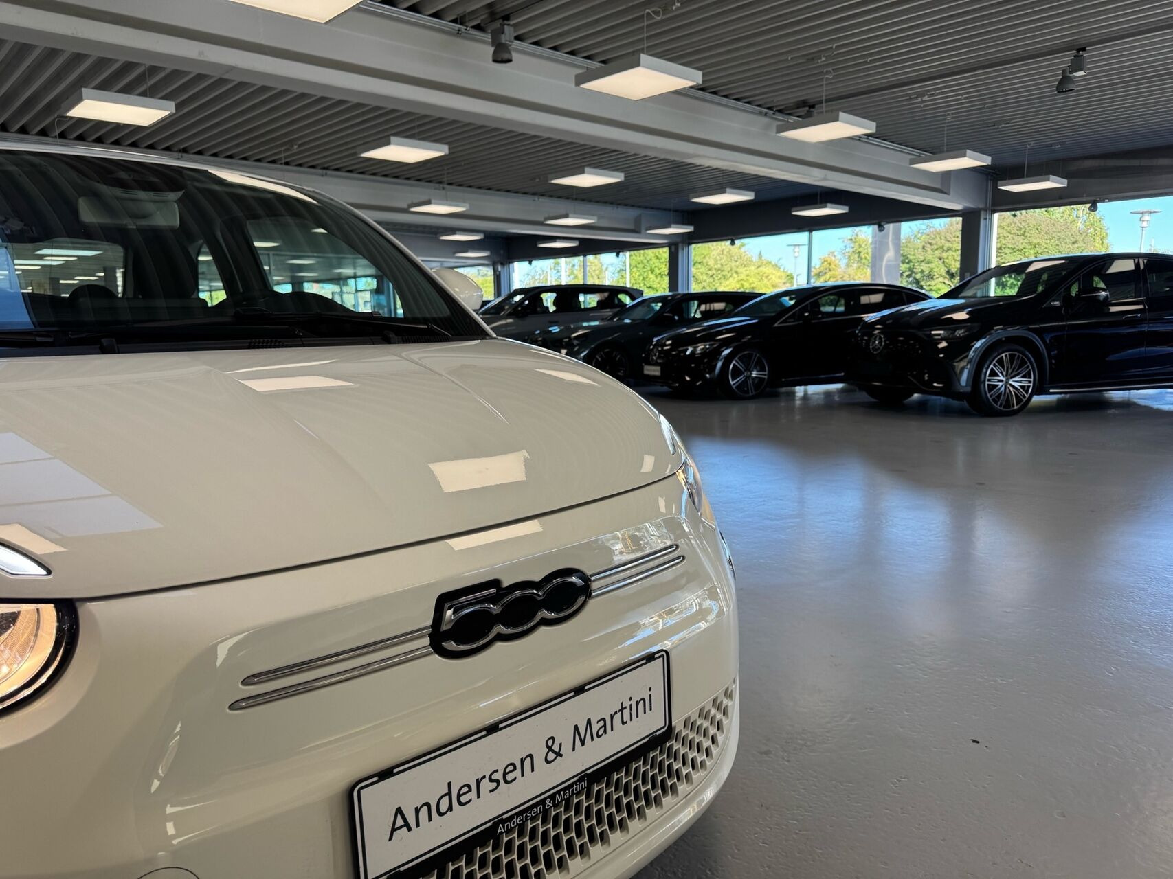 Hvid Fiat 500e fra 2023