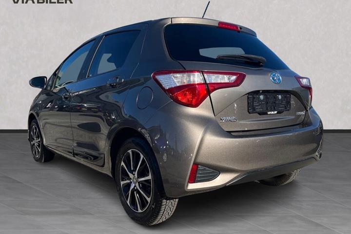 Grå Toyota Yaris fra 2018