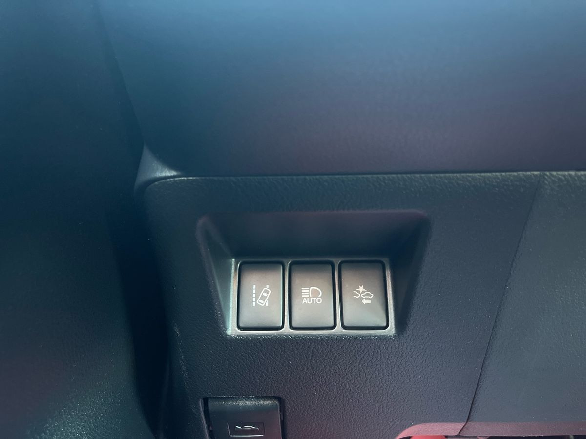 Grå Toyota Yaris fra 2018