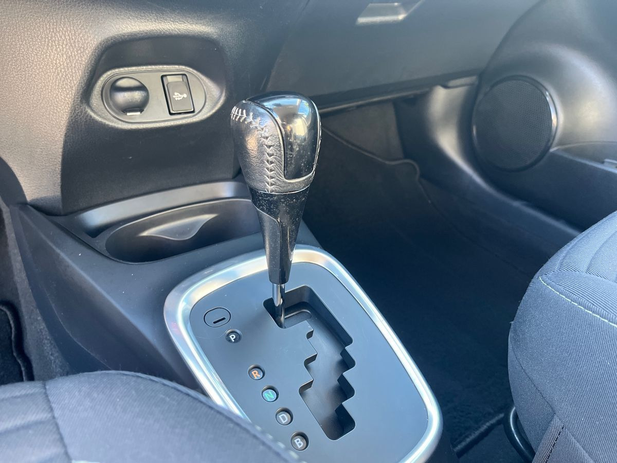 Grå Toyota Yaris fra 2018