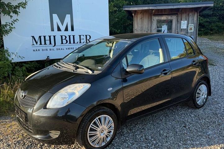 Sort Toyota Yaris fra 2008