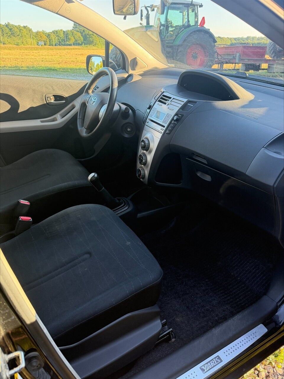 Sort Toyota Yaris fra 2008