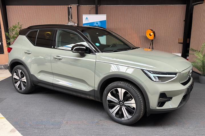 Grøn Volvo XC40 fra 2023