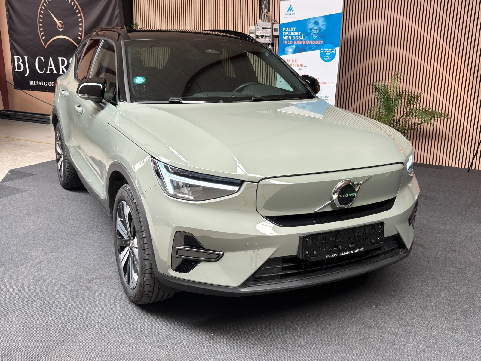 Grøn Volvo XC40 fra 2023