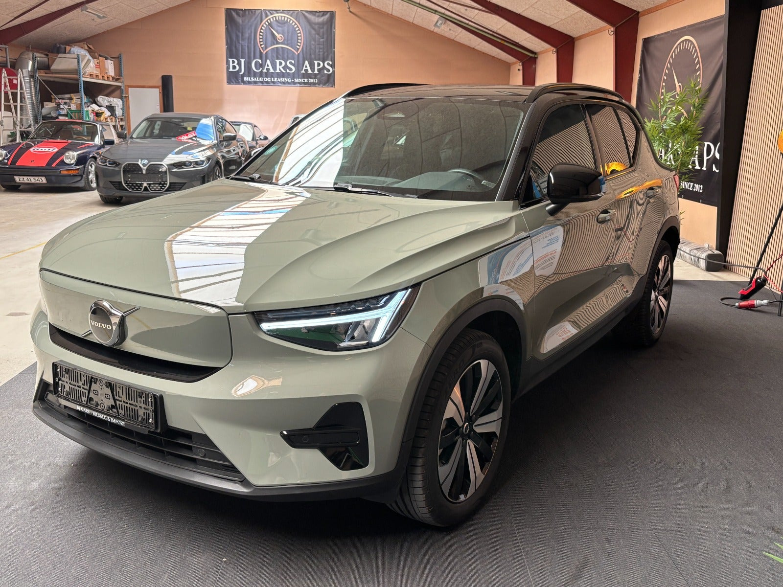 Grøn Volvo XC40 fra 2023