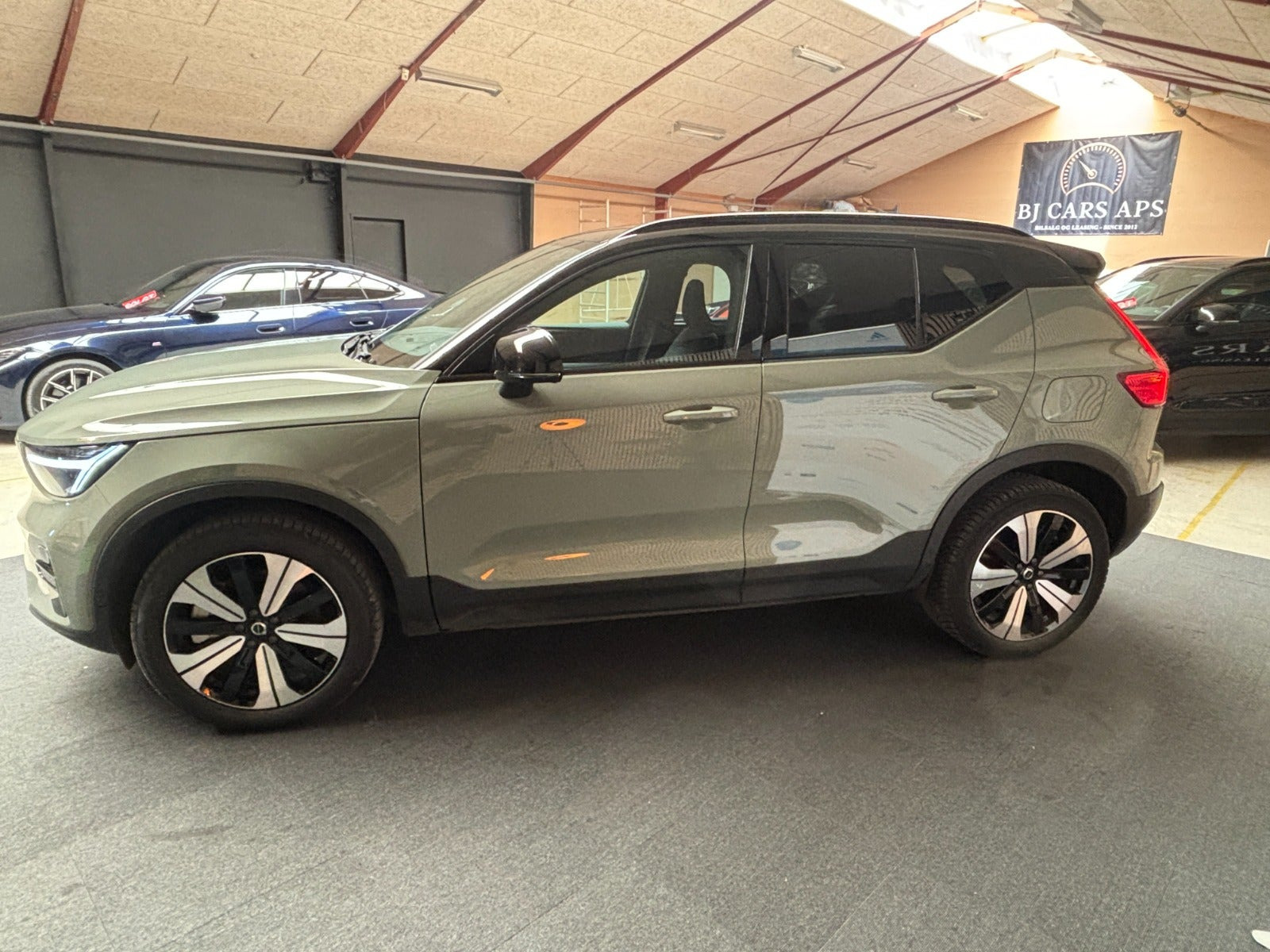 Grøn Volvo XC40 fra 2023