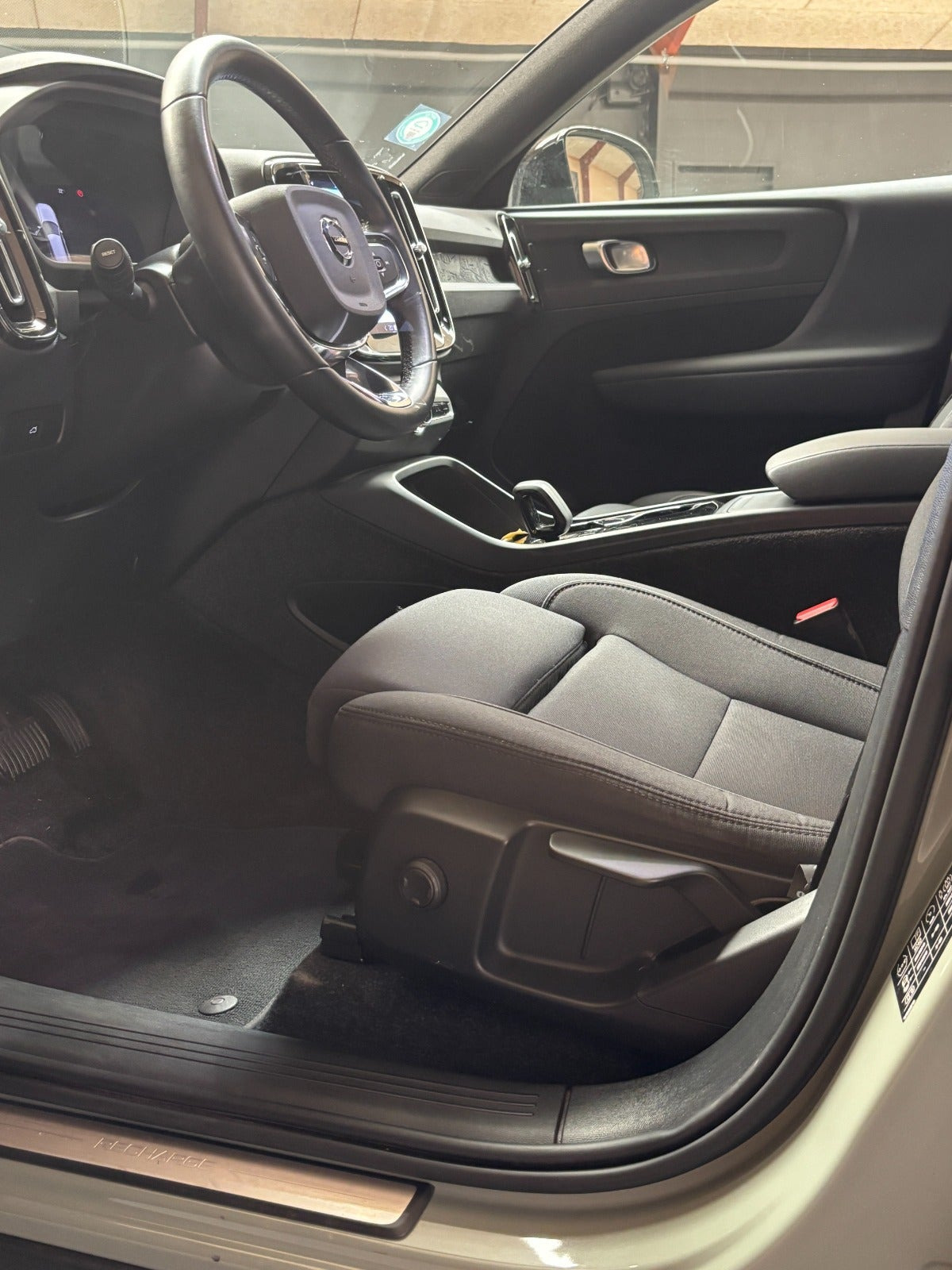Grøn Volvo XC40 fra 2023