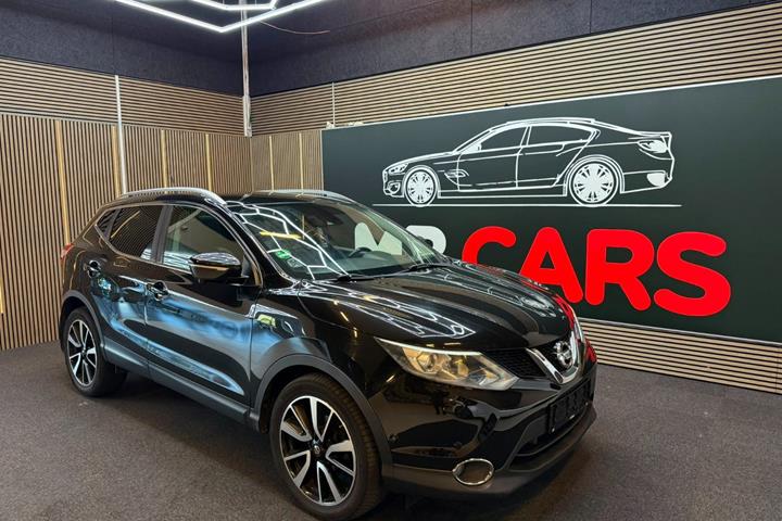 Sort Nissan Qashqai fra 2014