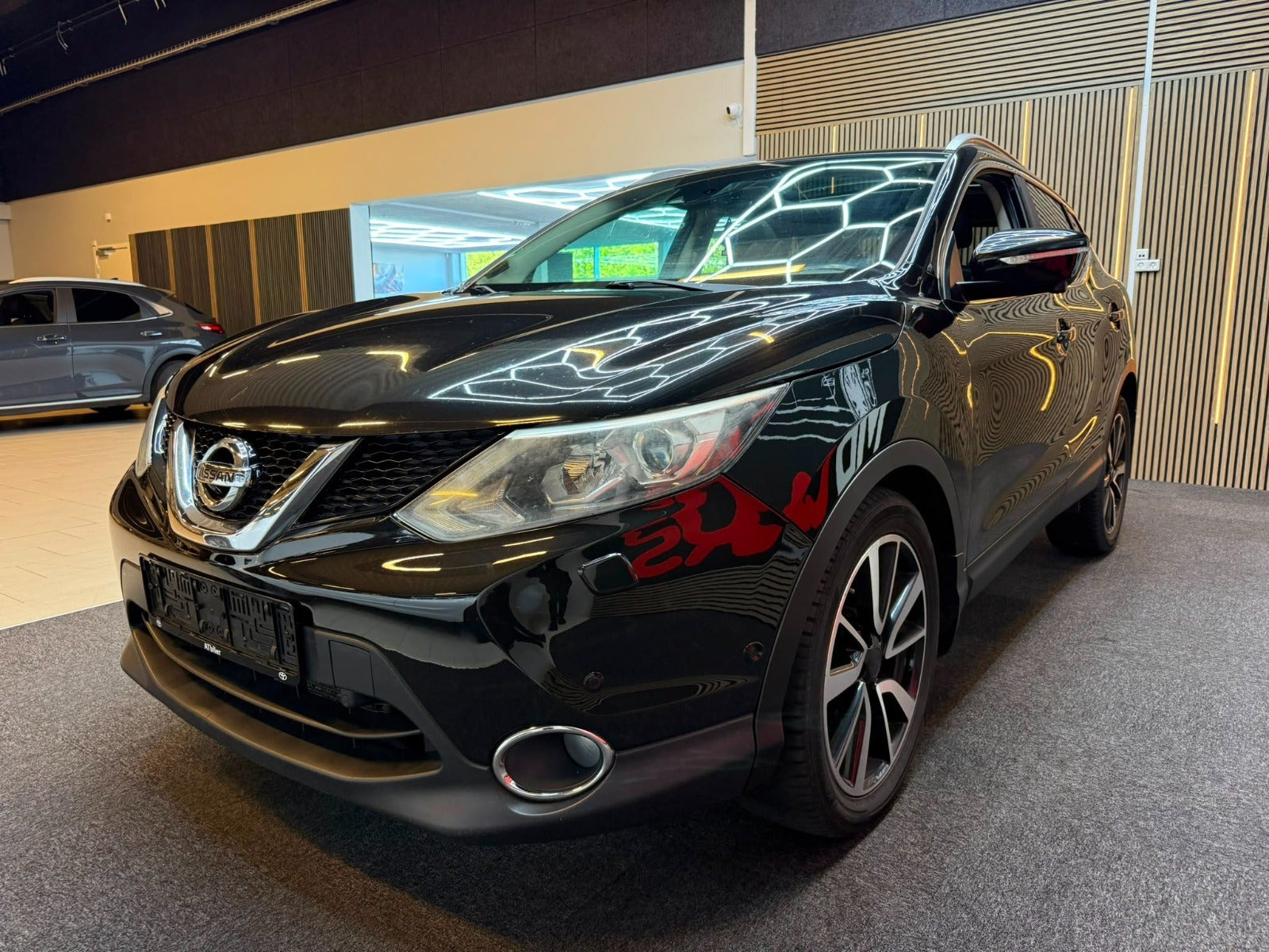 Sort Nissan Qashqai fra 2014