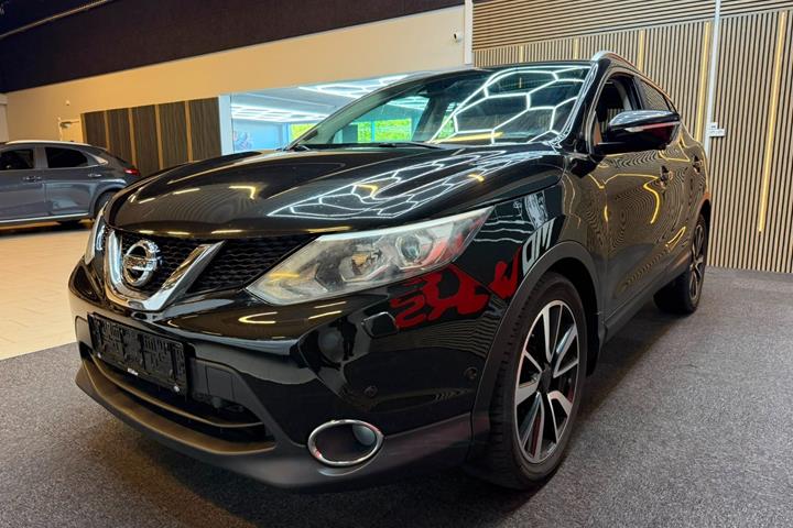 Sort Nissan Qashqai fra 2014