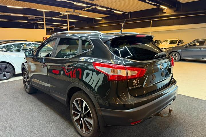 Sort Nissan Qashqai fra 2014