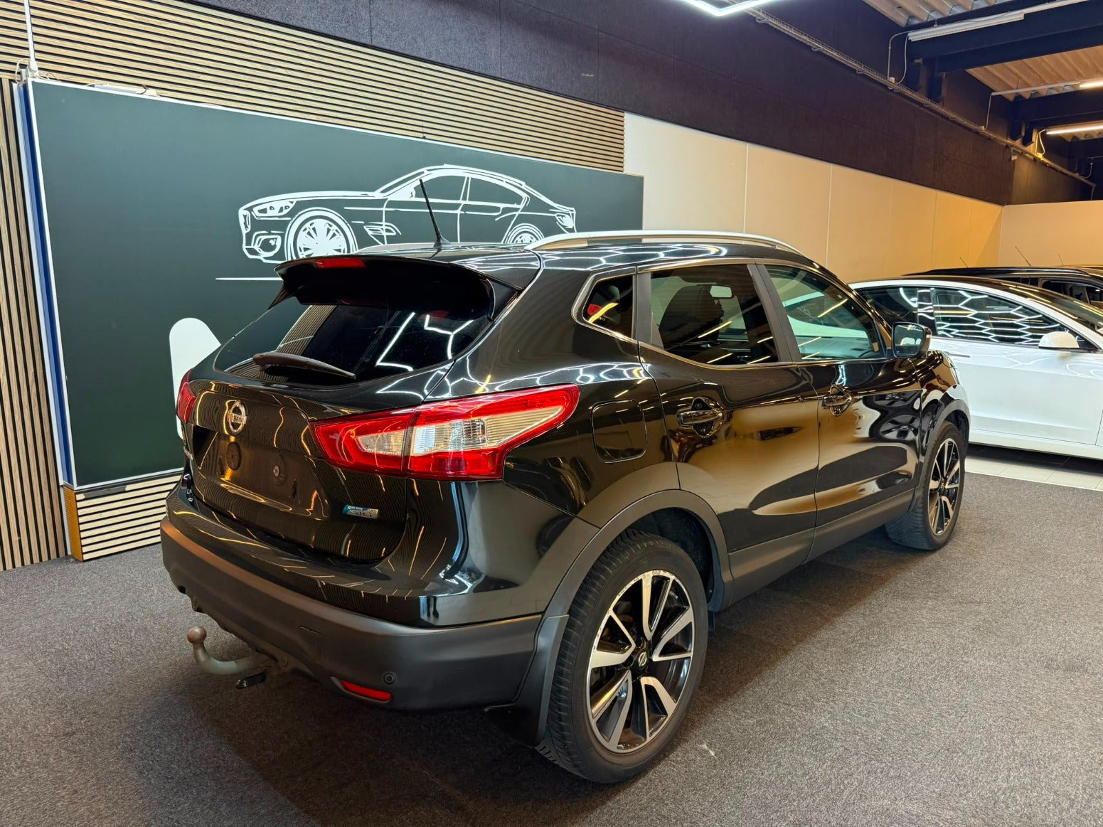 Sort Nissan Qashqai fra 2014