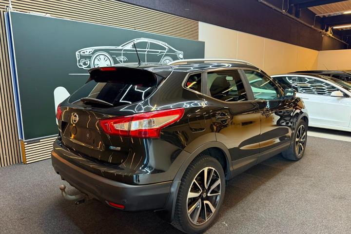 Sort Nissan Qashqai fra 2014