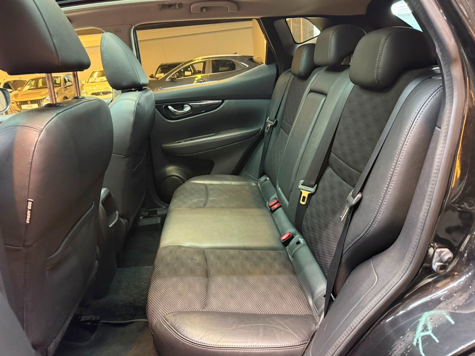 Sort Nissan Qashqai fra 2014