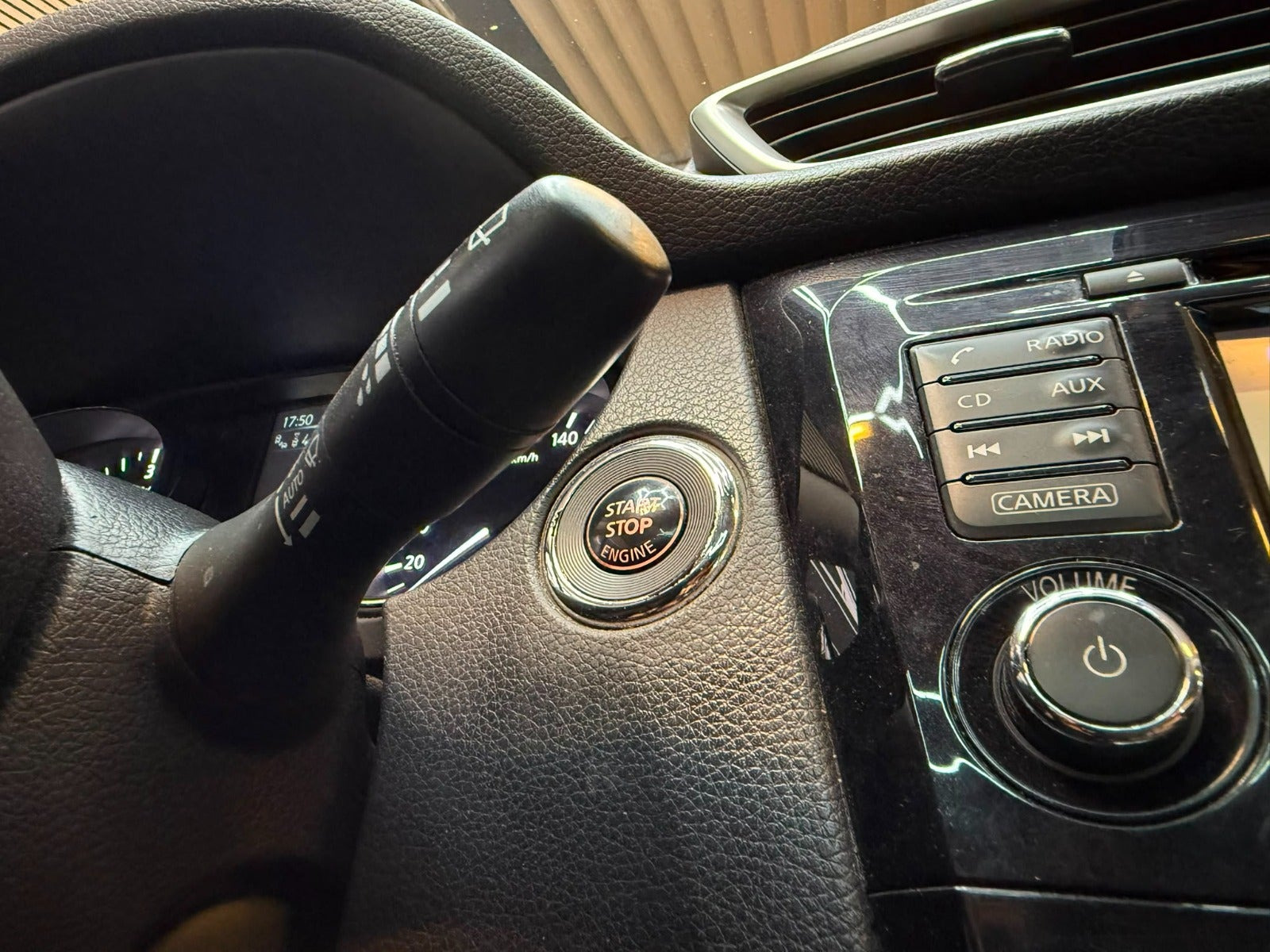 Sort Nissan Qashqai fra 2014