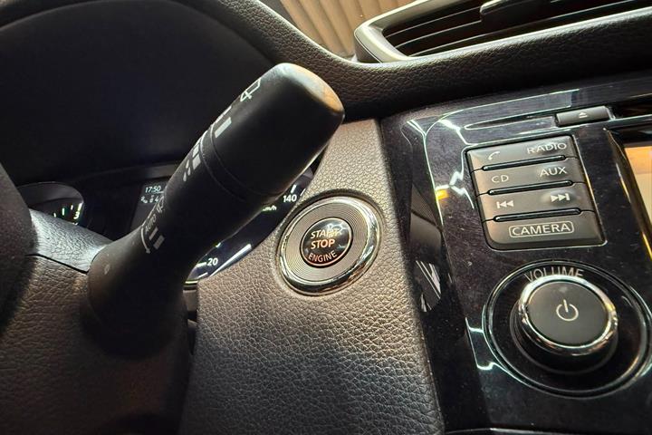 Sort Nissan Qashqai fra 2014