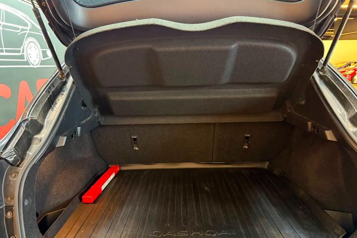 Sort Nissan Qashqai fra 2014