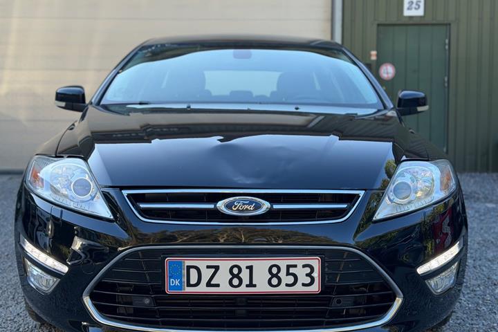 Sort Ford Mondeo fra 2013