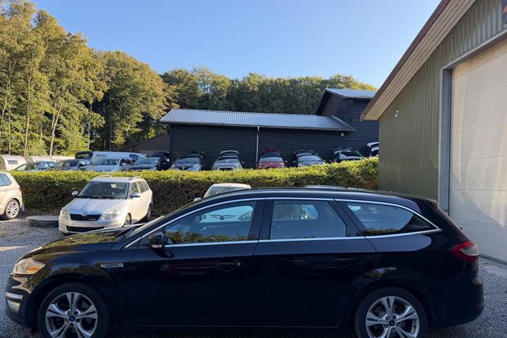 Sort Ford Mondeo fra 2013