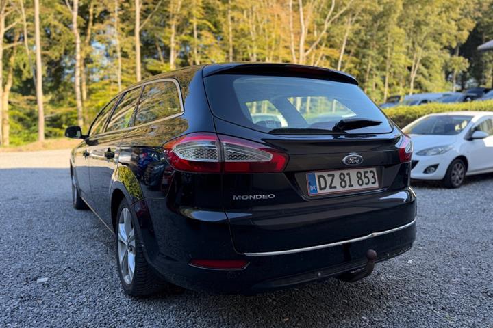 Sort Ford Mondeo fra 2013