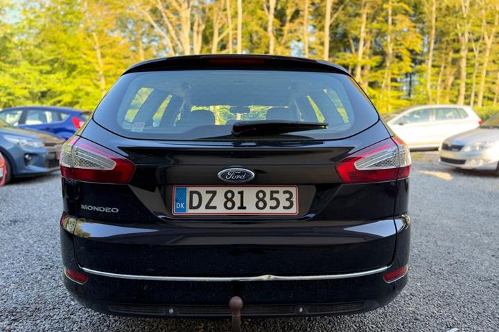 Sort Ford Mondeo fra 2013