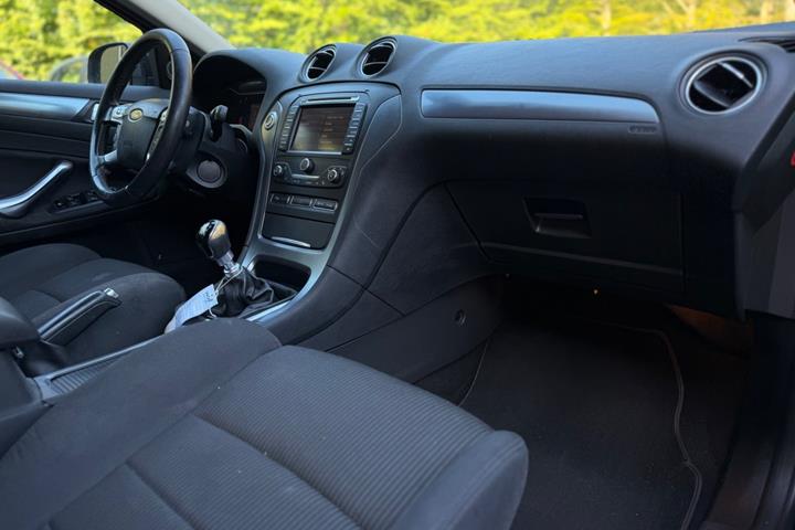 Sort Ford Mondeo fra 2013