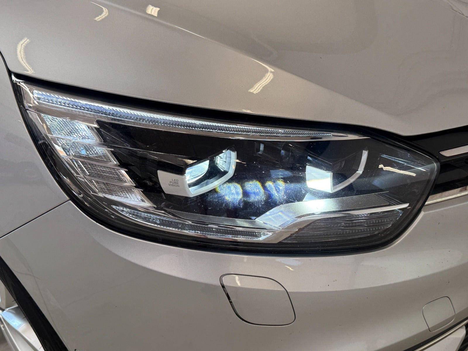 Sølv Renault Grand Scenic IV fra 2017