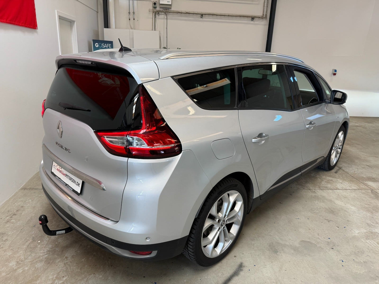 Sølv Renault Grand Scenic IV fra 2017