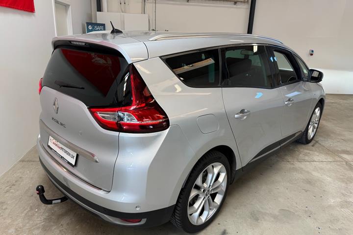 Sølv Renault Grand Scenic IV fra 2017
