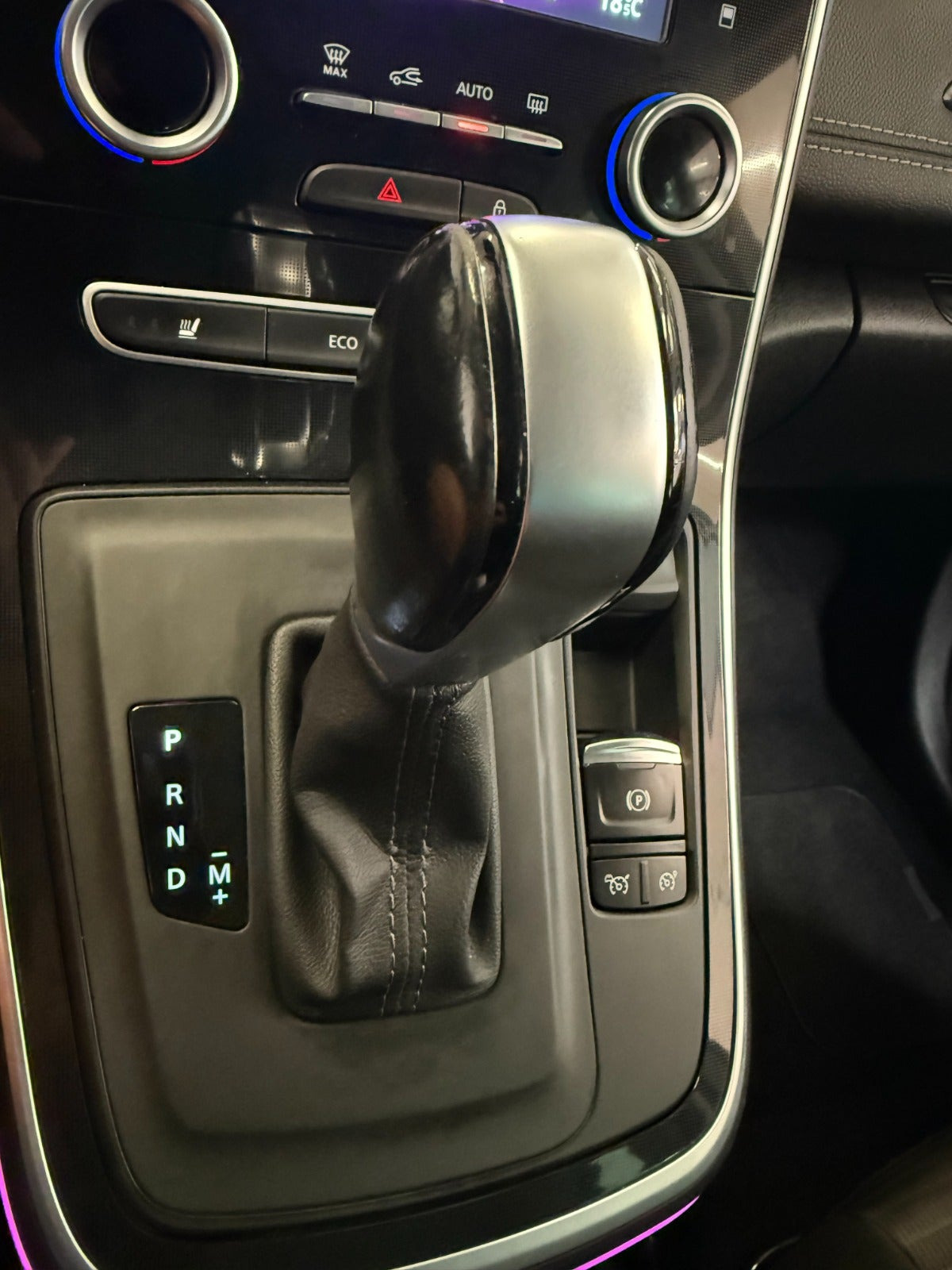 Sølv Renault Grand Scenic IV fra 2017