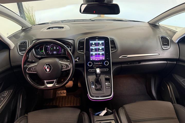 Sølv Renault Grand Scenic IV fra 2017