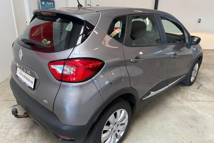 Sort Renault Captur fra 2016