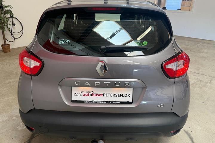 Sort Renault Captur fra 2016