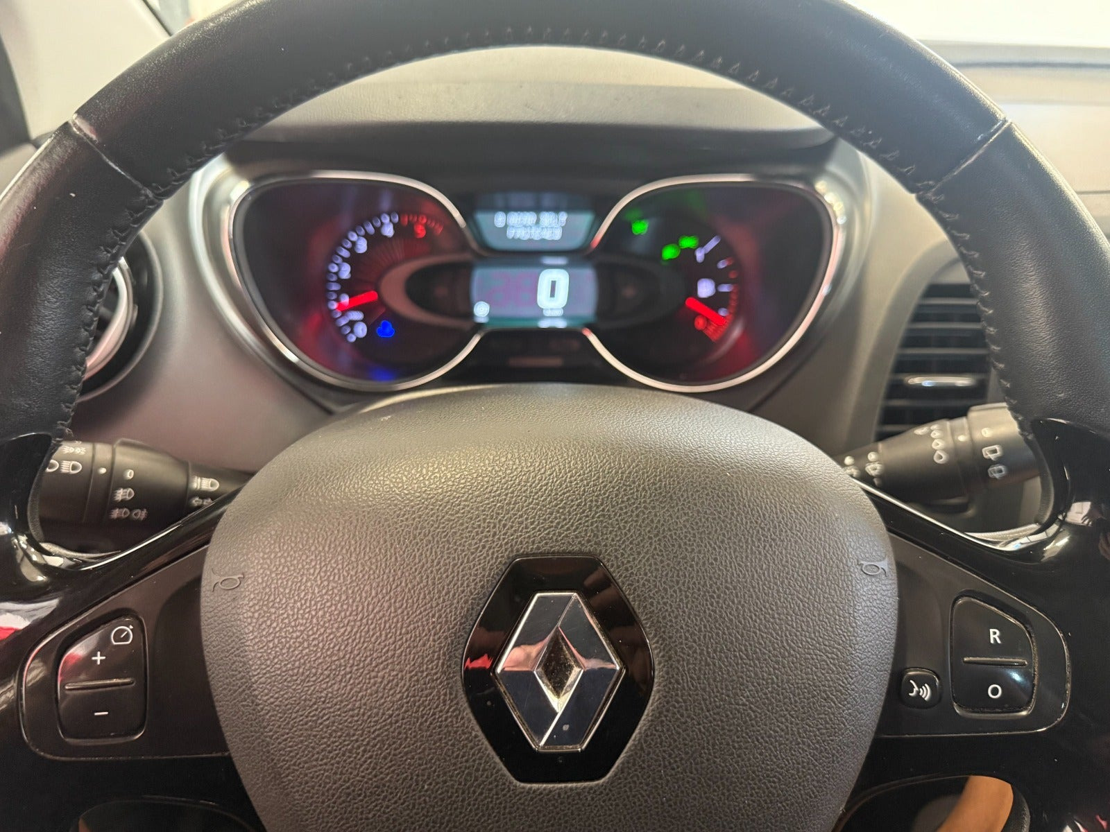 Sort Renault Captur fra 2016